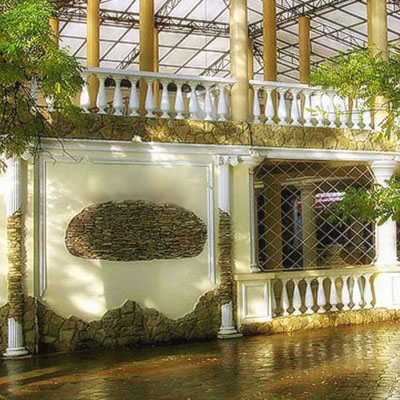 Декоративная отделка фасада здания натуральный камнем